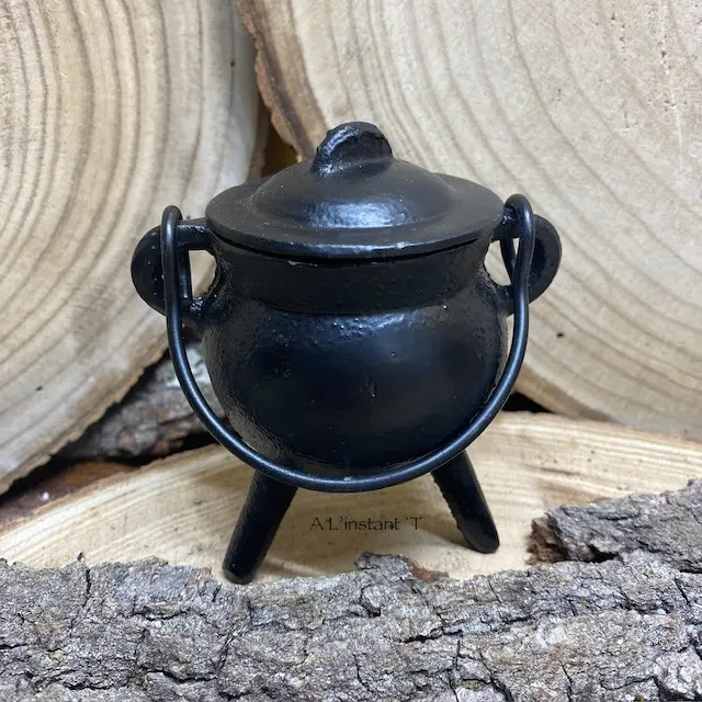 Chaudron en fonte taille moyenne 