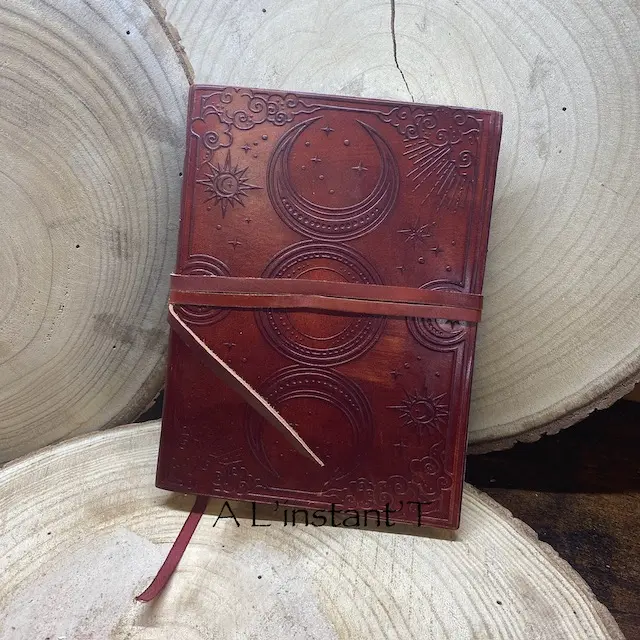 Grimoire en Cuir Triple Lune