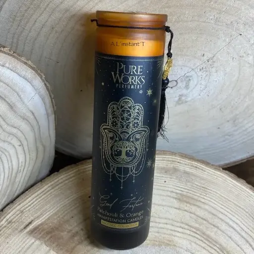 [64719] Bougie Good Fortune en verre avec pompon Patchouli & Orange 300g